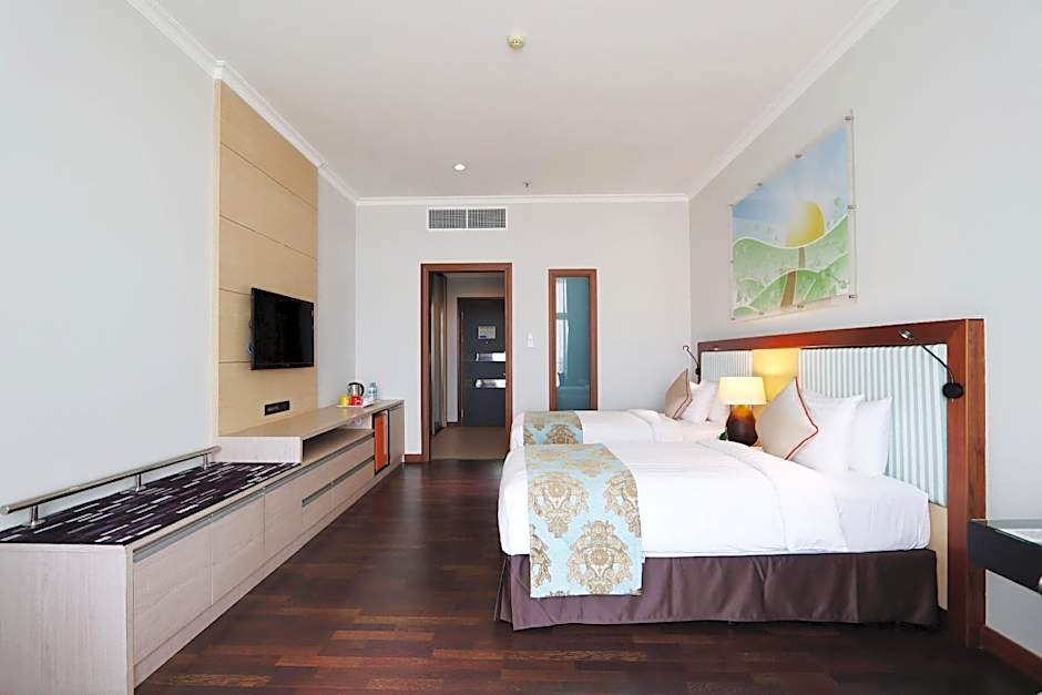 V Plaza Hotel