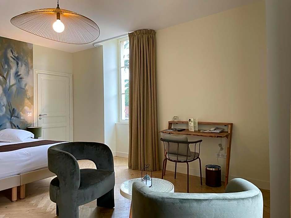 Hôtel & Restaurant - Le Manoir des Cèdres - piscine extérieure et climatisation