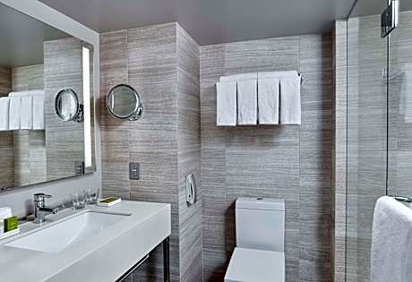 Premium Corner Room with One King Bed - City View