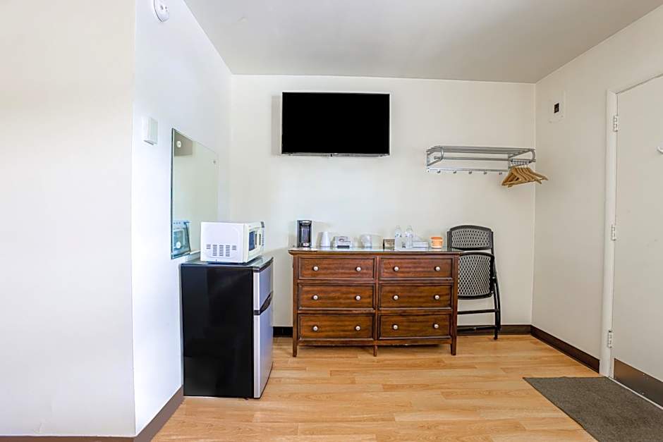 Cadiz Motel by OYO on route 250