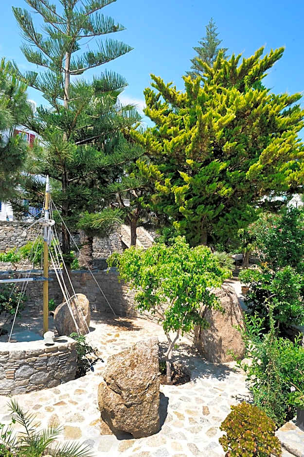 Kamari Hotel