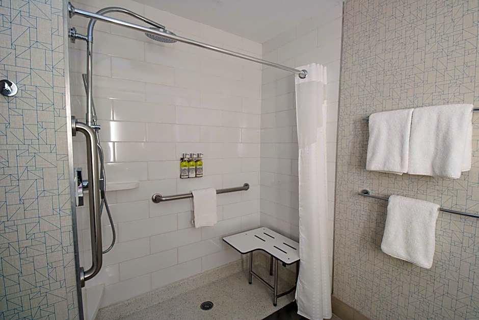 Holiday Inn Express & Suites Manassas By IHG