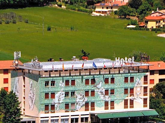 LH Hotel Arca Street Art
