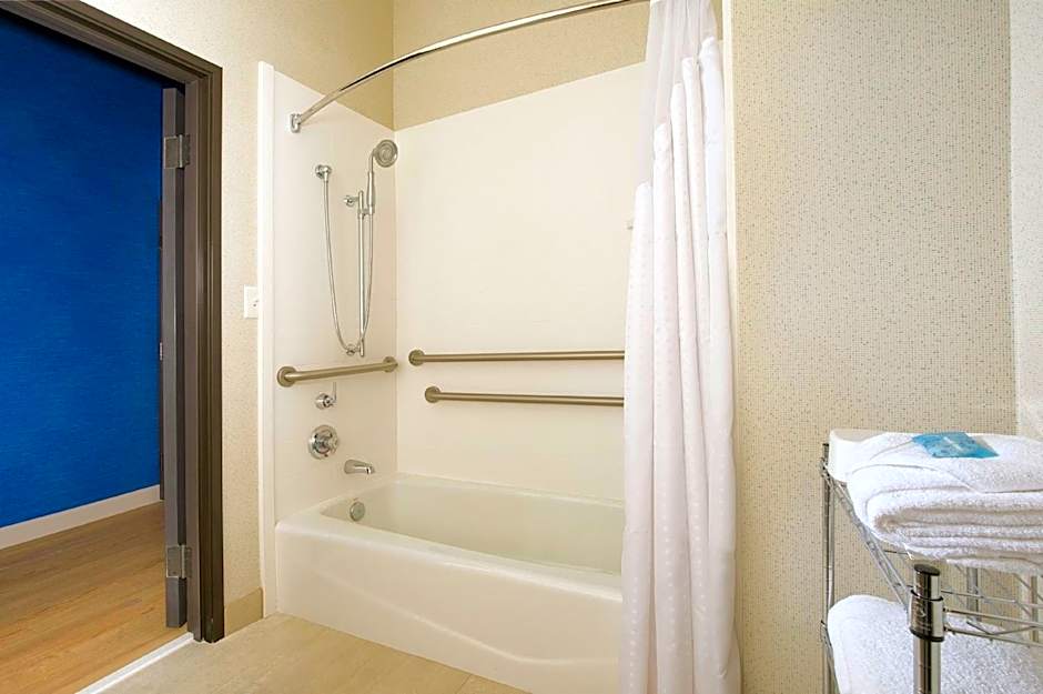 Holiday Inn Express & Suites Charlottesville - Ruckersville By IHG