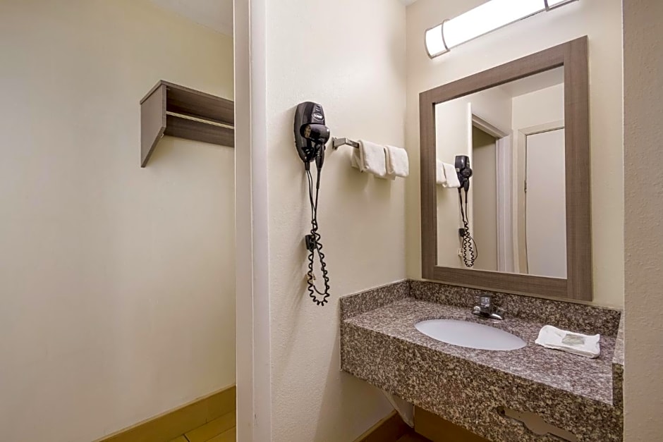 Red Roof Inn Crestview