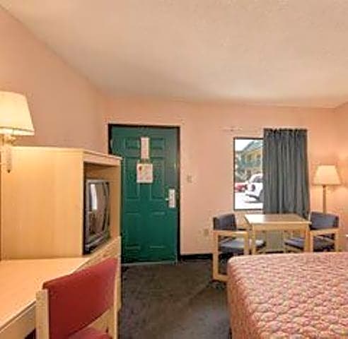 Super 8 by Wyndham Columbia