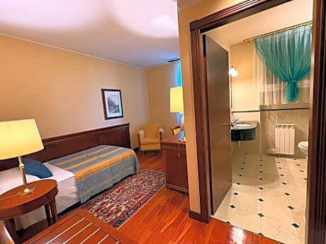 Deluxe Single Room