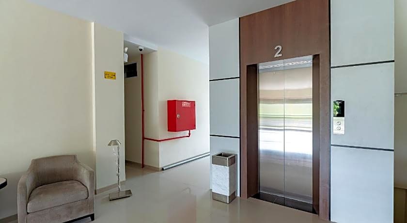 RedDoorz Plus @ Komplek ABC Batu Aji Batam