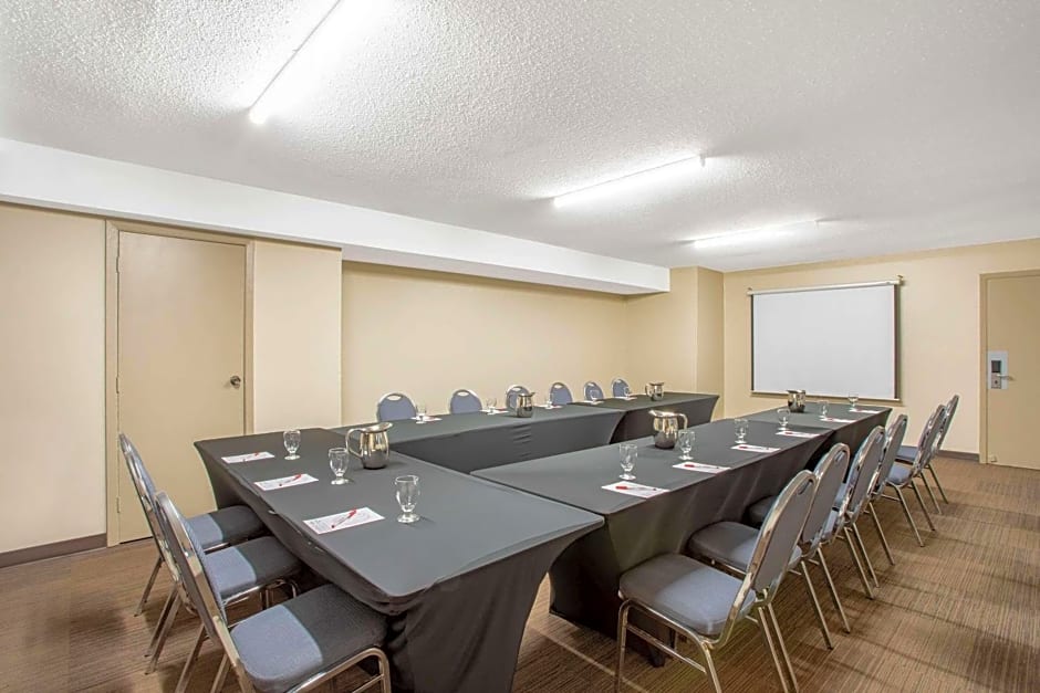 Quality Inn & Conference Centre Kingston Central