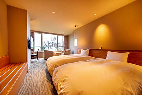 Twin Room with Lake View - Non-Smoking