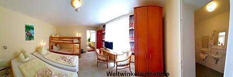 Family Room (2 Adults + 2 Children)