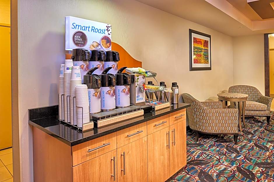 Holiday Inn Express & Suites El Paso Airport By IHG