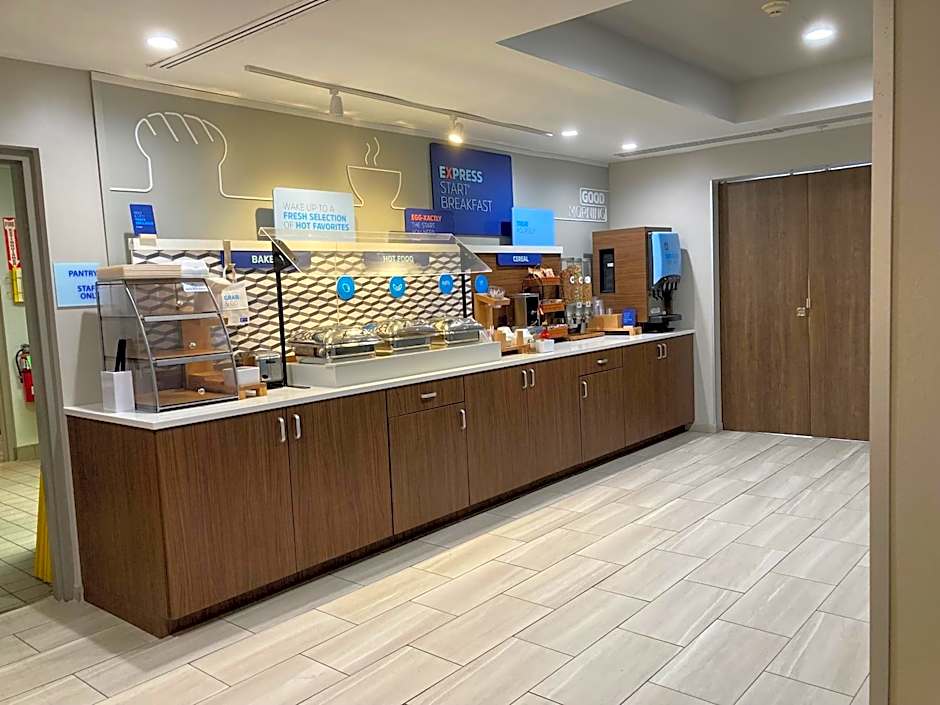Holiday Inn Express and Suites Winchester By IHG