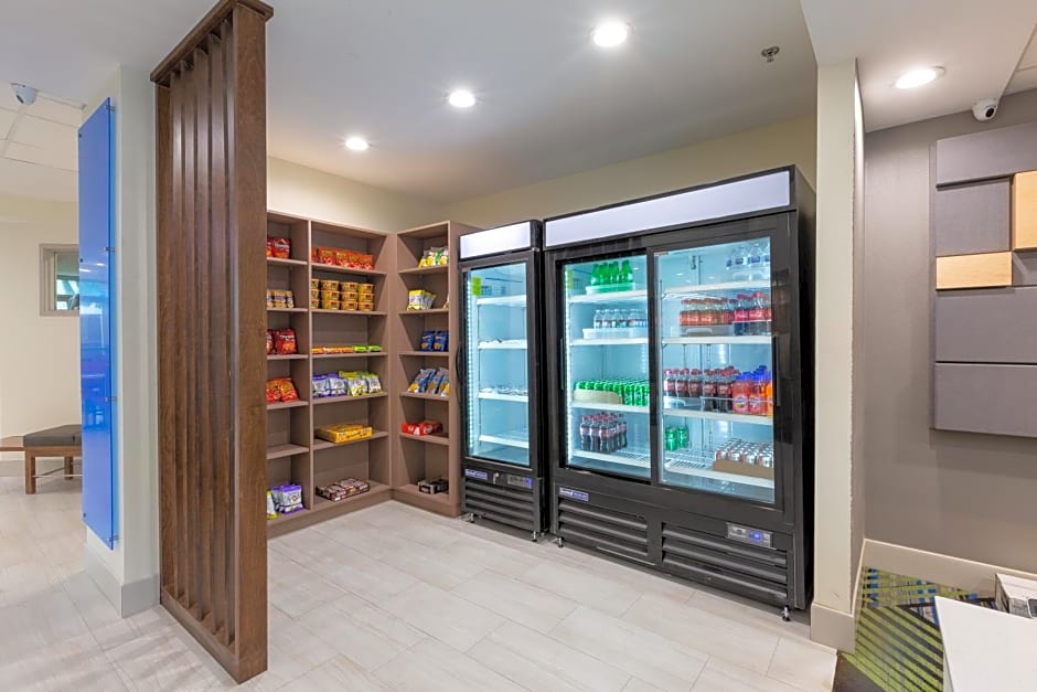 Holiday Inn Express & Suites Arlington North – Stadium Area by IHG