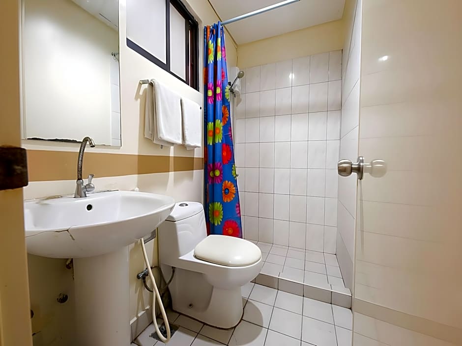 OYO 769 Poblacion Suites Polaris