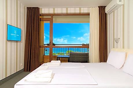 Double Room with Balcony and Sea View