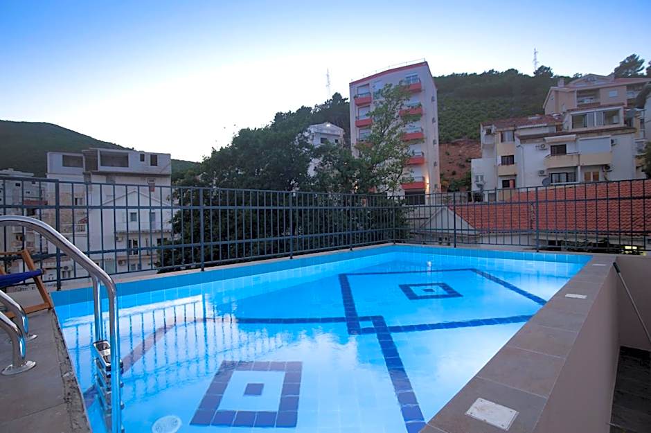 Hotel Twelve by Aycon