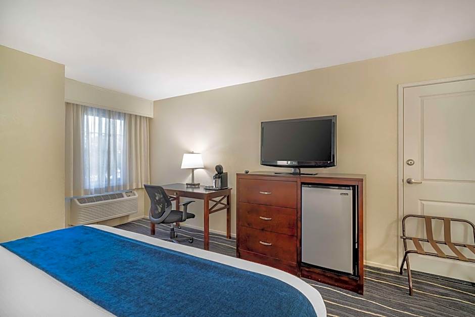Best Western Plus Carpinteria Inn