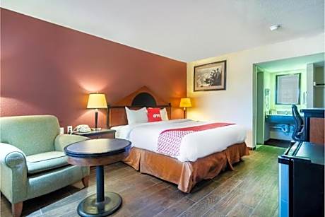 Premium Full Bed with Kitchenette