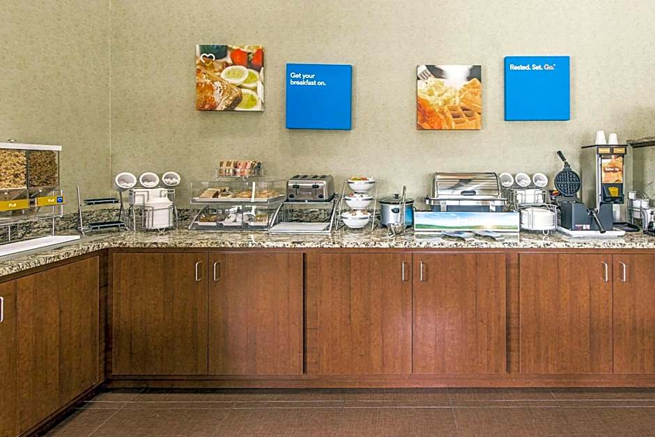 Comfort Inn & Suites Greenwood near University