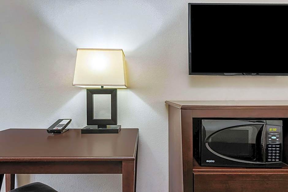 La Quinta Inn & Suites by Wyndham Orange