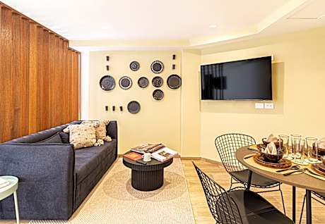 Single Apartment Interior - 2 Queen beds