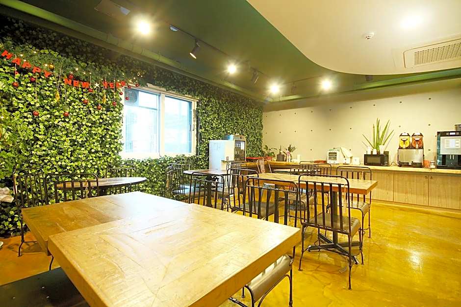 No.1 New Yorker Hotel