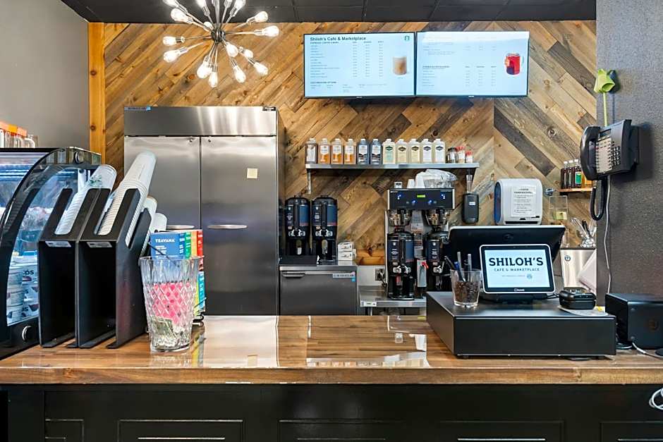 Thousand Hills Resort Hotel