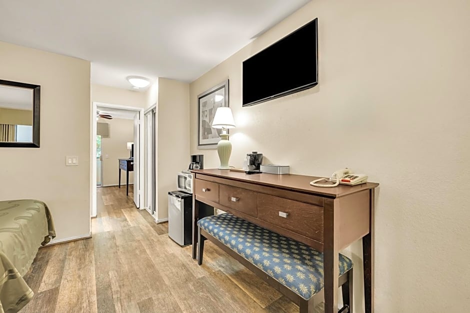 Scottish Fairway Inn