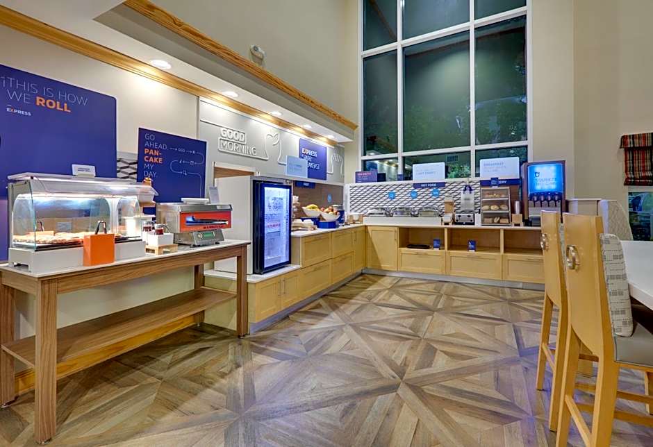 Holiday Inn Express & Suites San Antonio - Brooks City Base By IHG