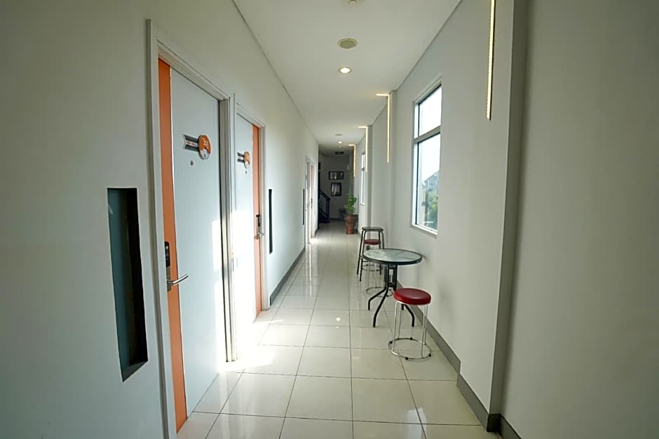 Front One Budget Hotel Tirtonadi Solo