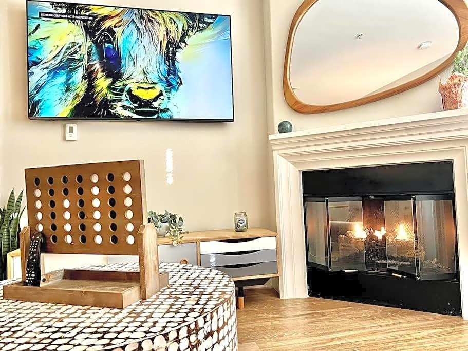 Cozy 2 Bedroom 2 Bathroom Condo with Pool, Gym, Spa