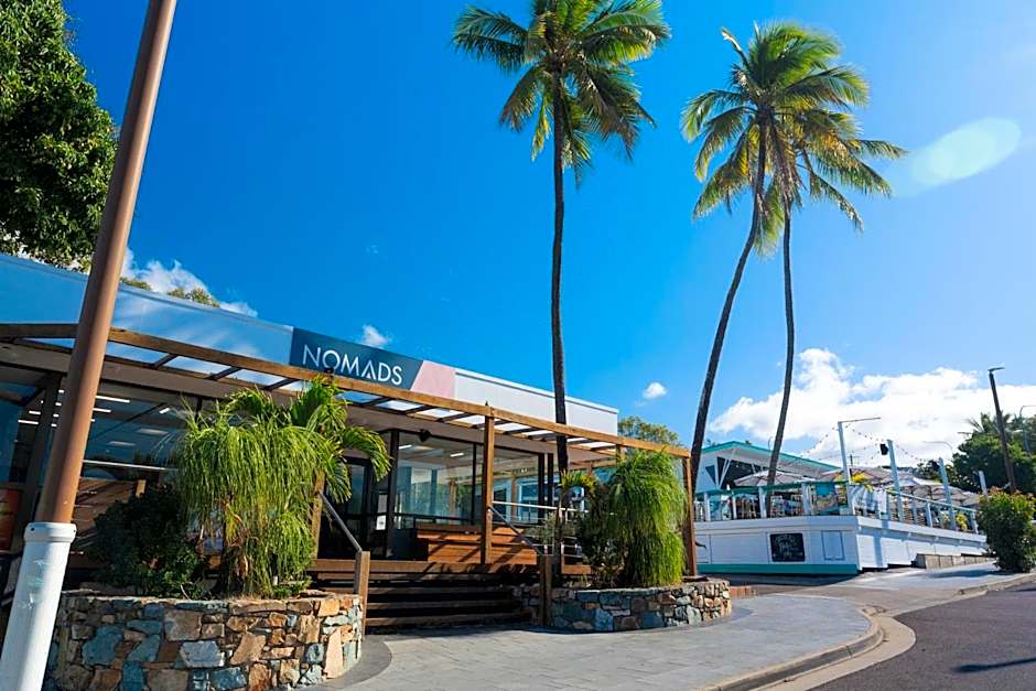 Nomads Airlie Beach Hotel