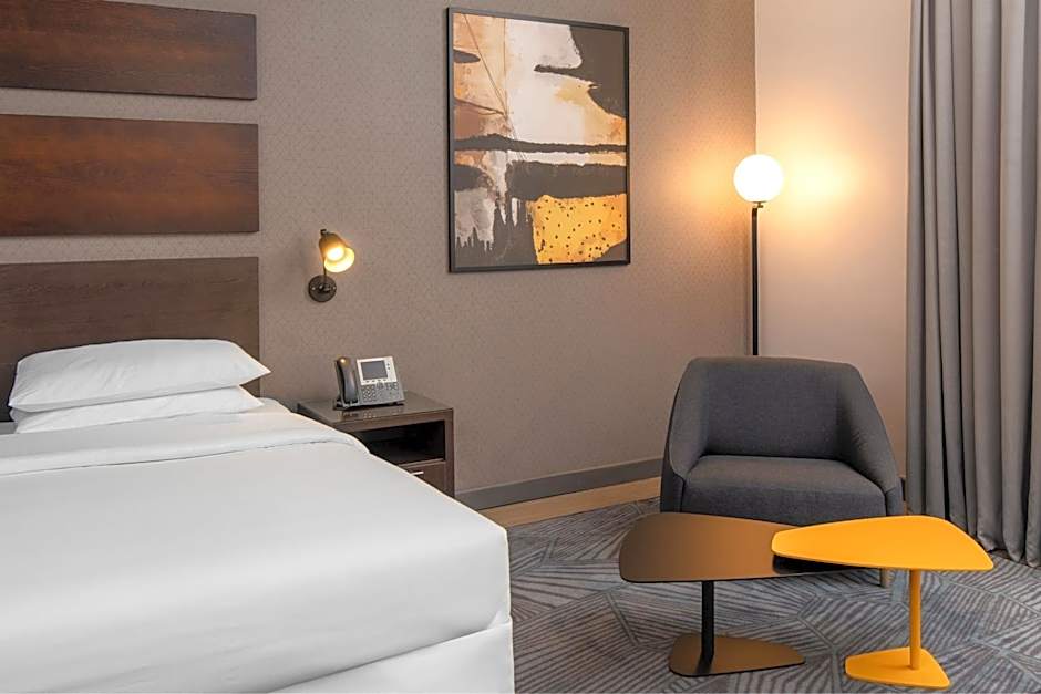 Photo 1 of 5 of Executive 1 King Bed, City View