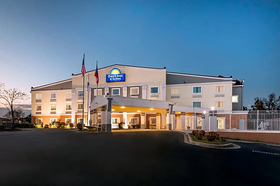 Days Inn & Suites by Wyndham Union City