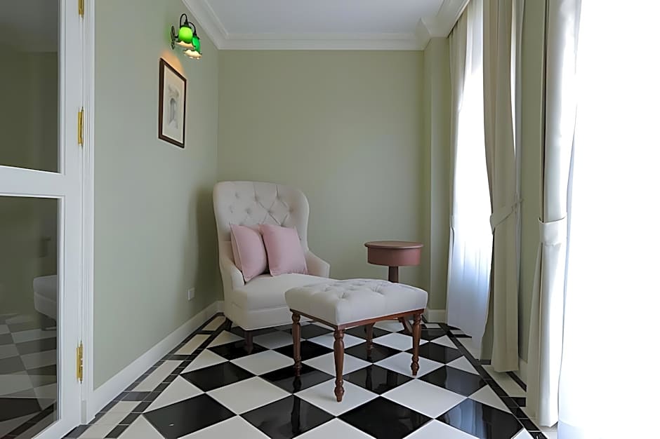 Hiranyakul House Riverside