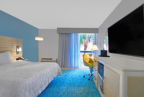 King Room with Inland View and Roll-in Shower - Mobility Access/Non-Smoking