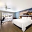 Pacific Coast Roadhouse Hotel