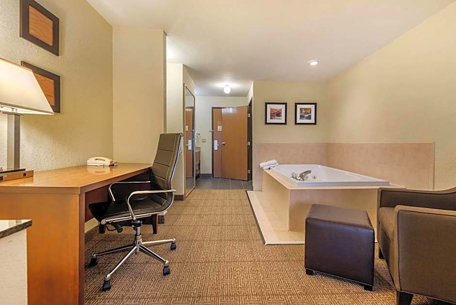 Comfort Inn Warren I-69