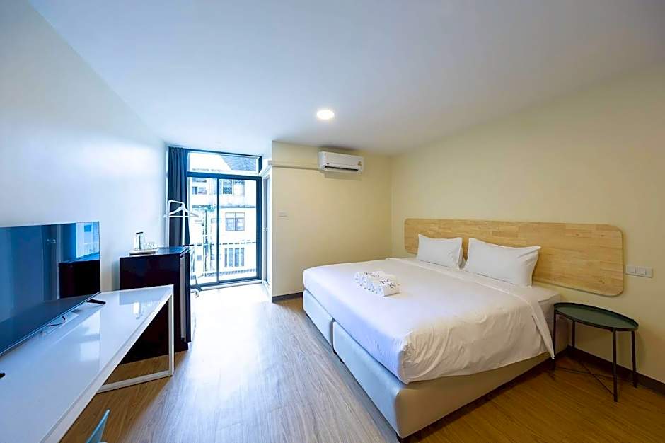 Photo 1 of 7 of Premier 1 King Bed, City View, Balcony