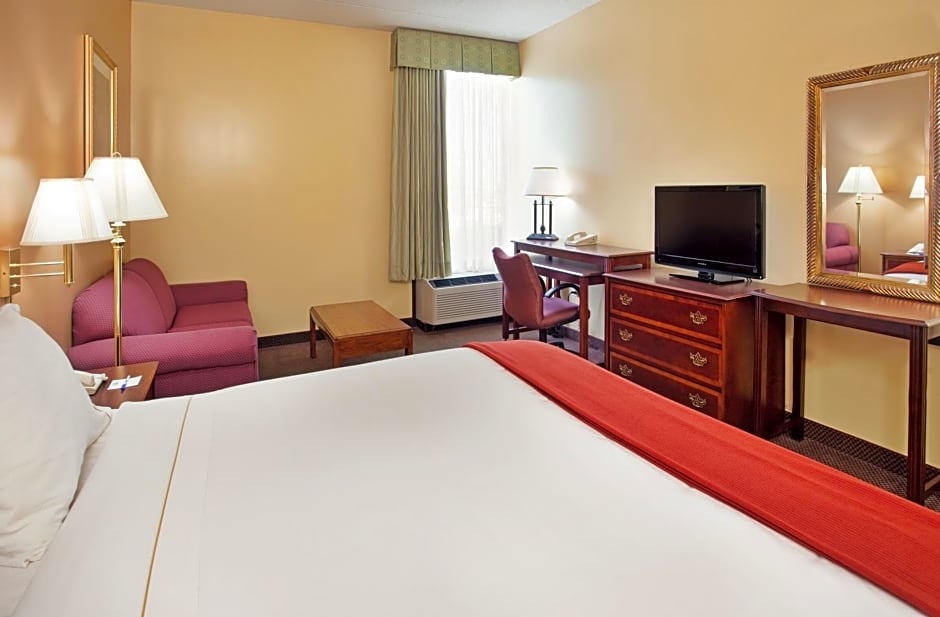 Holiday Inn Express Marshfield - Springfield Area, an IHG Hotel