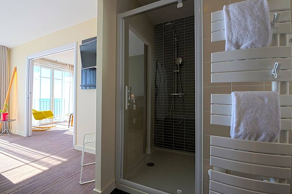 Les Flots - Hôtel et Restaurant face à l'océan - Châtelaillon-Plage