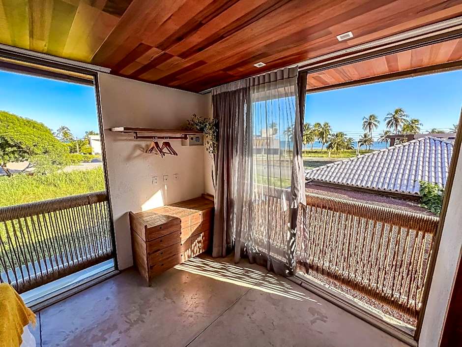 Casa com piscina aquecida, cozinheira, 30m do mar