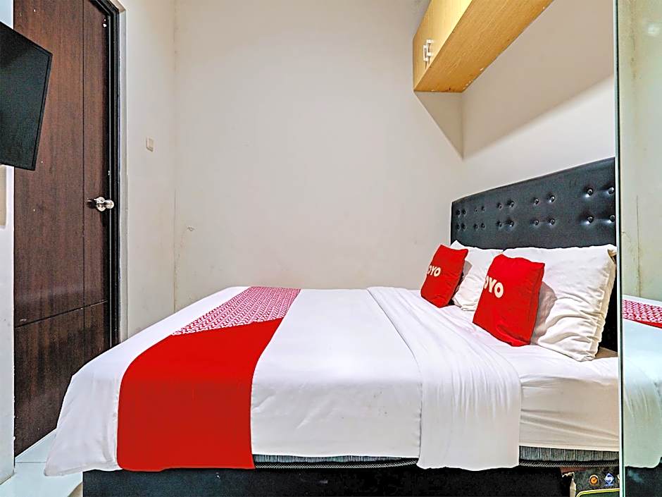 OYO 92768 Flagship Exclusive Colombus Near Stasiun Karawang