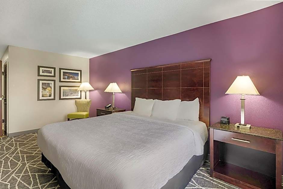 La Quinta Inn & Suites by Wyndham Louisville East