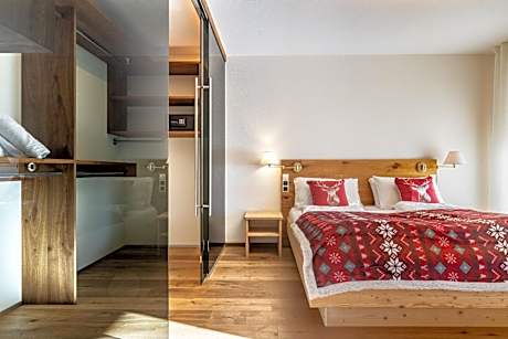 Deluxe King Suite with Spa Access