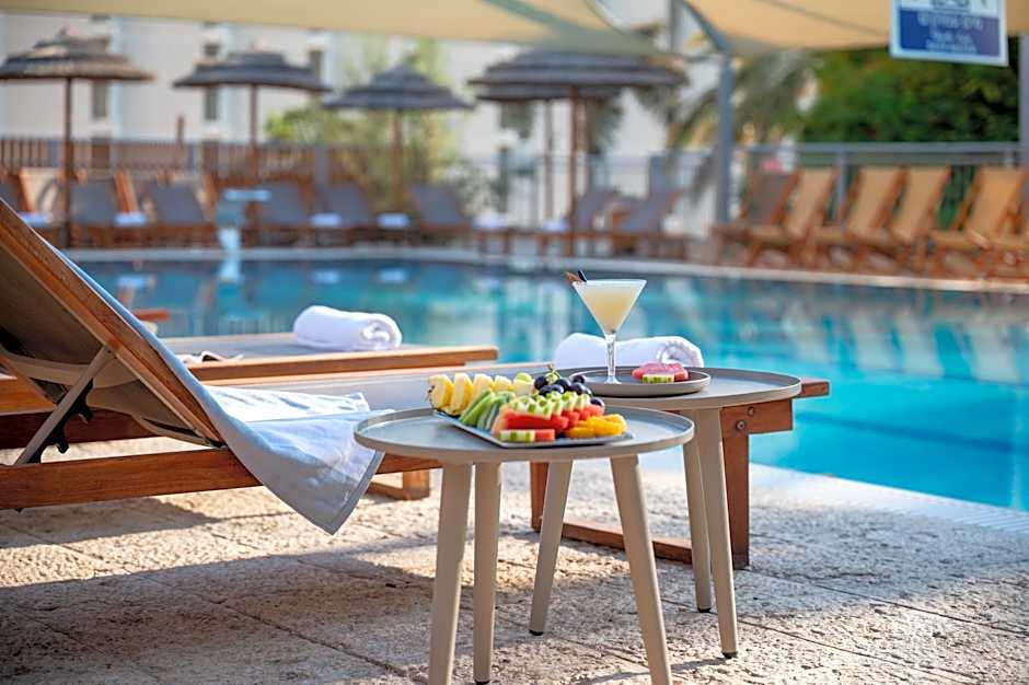 Oasis Spa Club Dead Sea Hotel - 16 years Plus