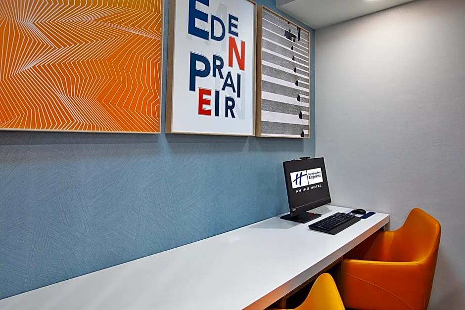 Holiday Inn Express & Suites Eden Prairie  Minneapolis By IHG