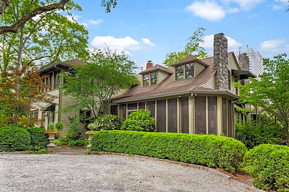 Stonehurst Place Bed & Breakfast