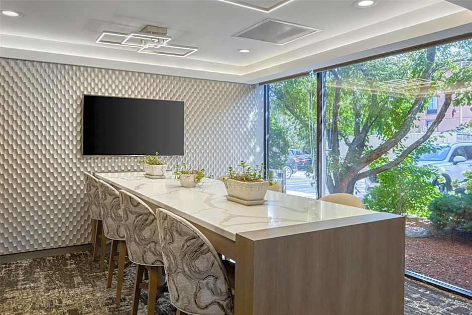 SureStay Plus Hotel by Best Western Chicago Lombard